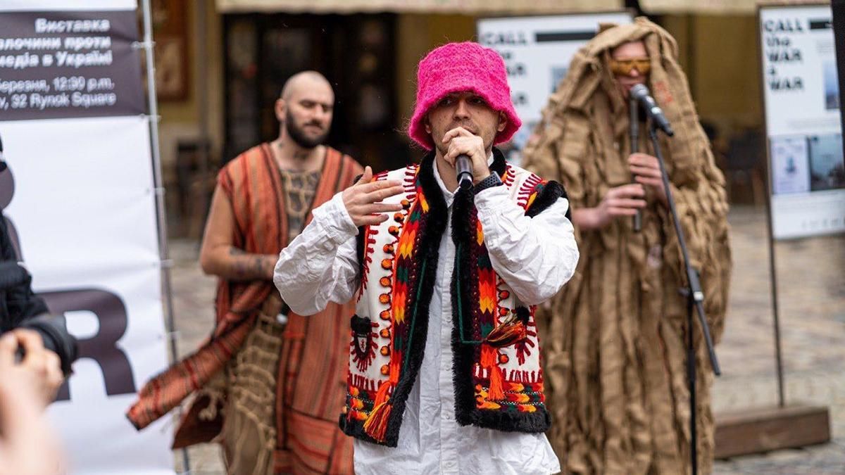 Нові костюми в процесі, – соліст Kalush про підготовку до Євробачення, де їм пророчать перемогу - Showbiz Нові костюми в процесі, – соліст Kalush про підготовку до Євробачення, де їм пророчать перемогу - Showbiz