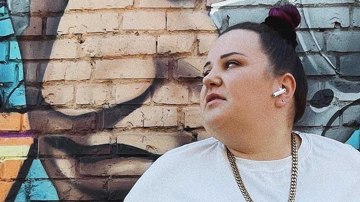 Маріуполь має жити, – Alyona Alyona показала місто до та після "русского міра": щемливе відео - Showbiz Маріуполь має жити, – Alyona Alyona показала місто до та після "русского міра": щемливе відео - Showbiz