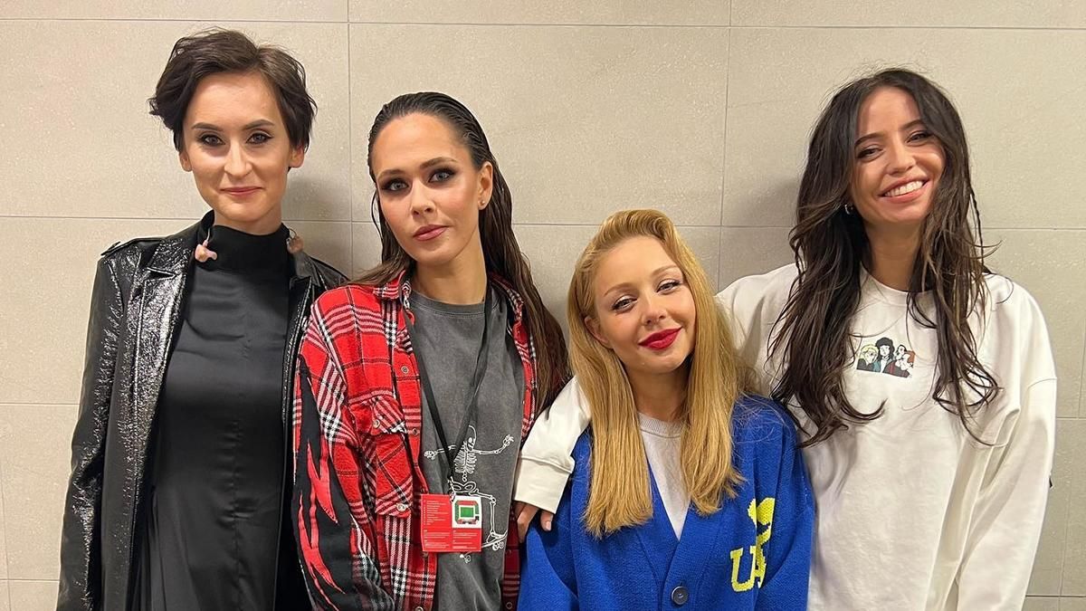 Саніна, Кароль, Дорофєєва та солістка Go_A заспівали на матчі Легія – Динамо: потужне відео - Showbiz Саніна, Кароль, Дорофєєва та солістка Go_A заспівали на матчі Легія – Динамо: потужне відео - Showbiz