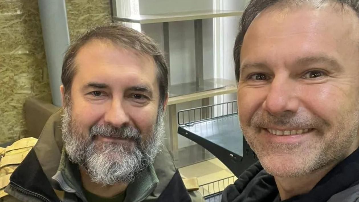 Святослав Вакарчук приехал на опасную Луганщину: артист призывает всех уезжать из региона - Showbiz Святослав Вакарчук приехал на опасную Луганщину: артист призывает всех уезжать из региона - Showbiz