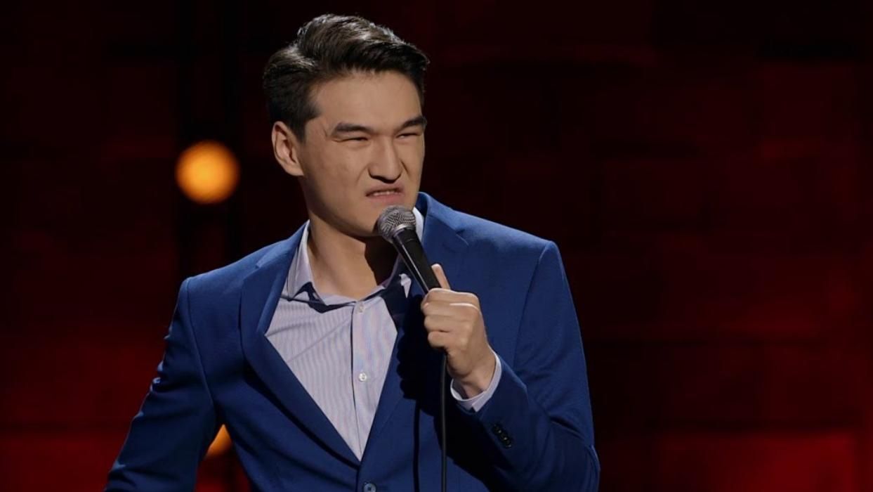 Это месячные?: Нурлан Сабуров в США низко пошутил о войне в Украине Это месячные?: Нурлан Сабуров в США низко пошутил о войне в Украине