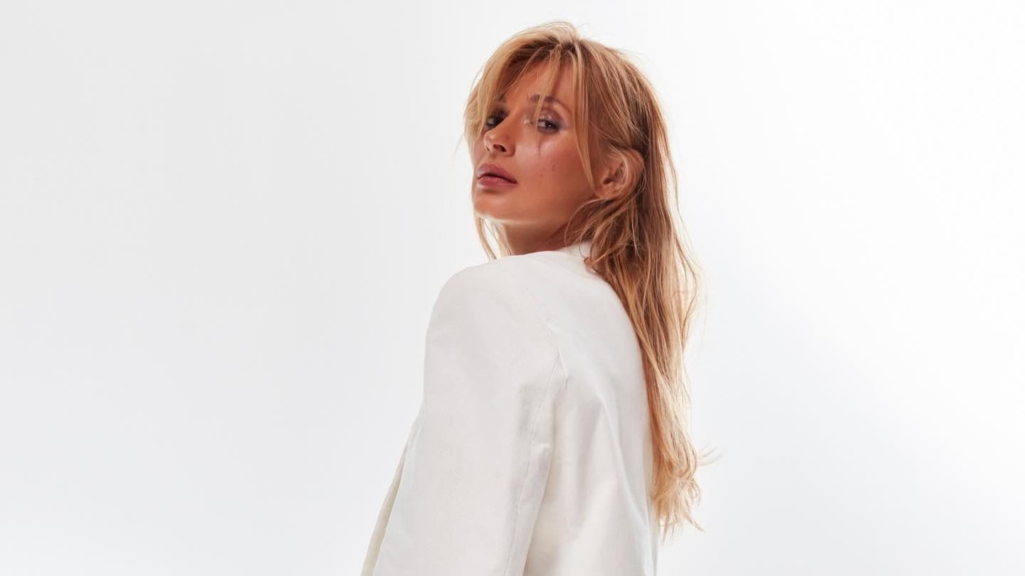 "Як абрикоси зацвітуть, повернемось по хатах": TAYANNA записала пророчу пісню для українців - Showbiz "Як абрикоси зацвітуть, повернемось по хатах": TAYANNA записала пророчу пісню для українців - Showbiz