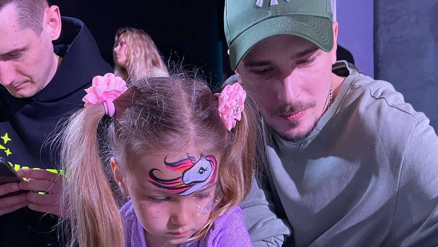 Вони – наша надія, – Позитив зі сльозами на очах розповів, як допомагає дітям - Showbiz Вони – наша надія, – Позитив зі сльозами на очах розповів, як допомагає дітям - Showbiz