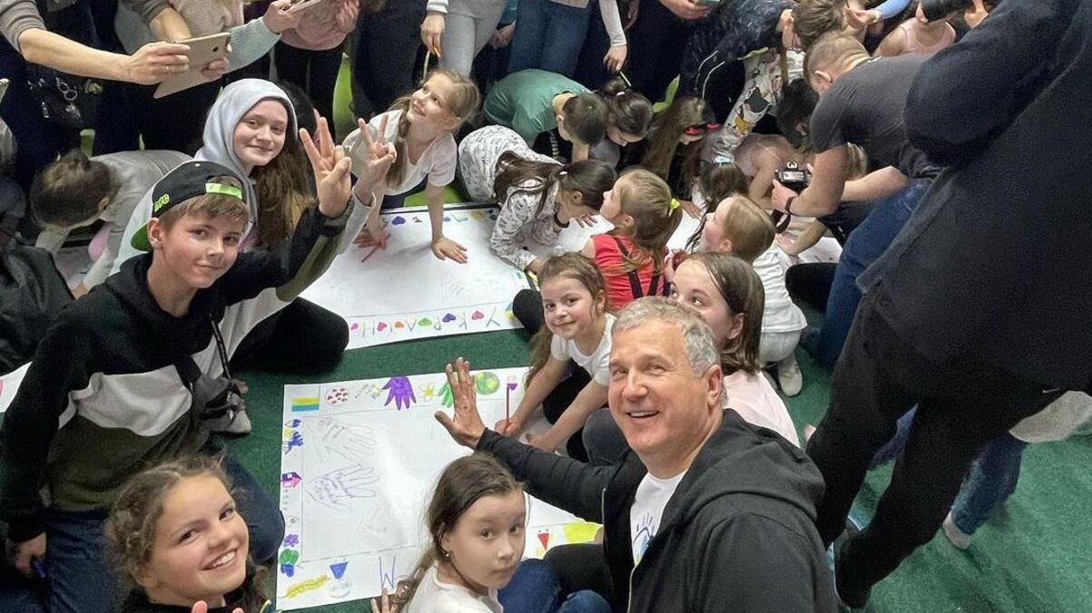 "Обов'язково просили обійнятися": Юрій Горбунов зустрівся з дітьми з Маріуполя та Донбасу - Showbiz "Обов'язково просили обійнятися": Юрій Горбунов зустрівся з дітьми з Маріуполя та Донбасу - Showbiz