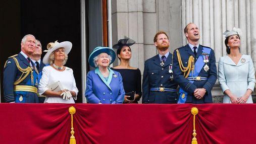 Елизавета II пригласила Гарри и Меган явиться всем вместе на балконе Букингемского дворца