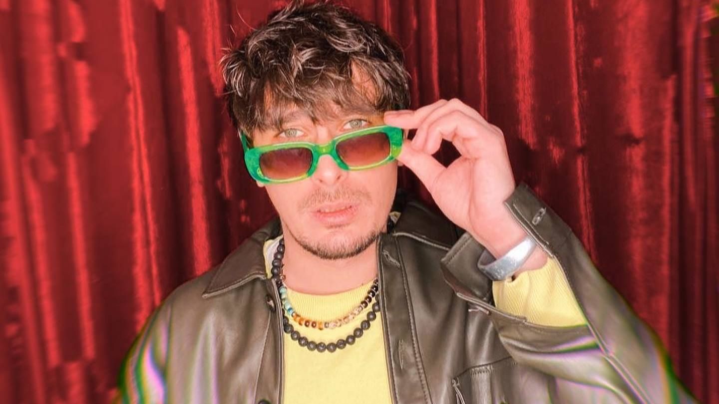 "Усім конченим присвячується": Позитив висміяв росіян у першому сольному треці - Showbiz "Усім конченим присвячується": Позитив висміяв росіян у першому сольному треці - Showbiz