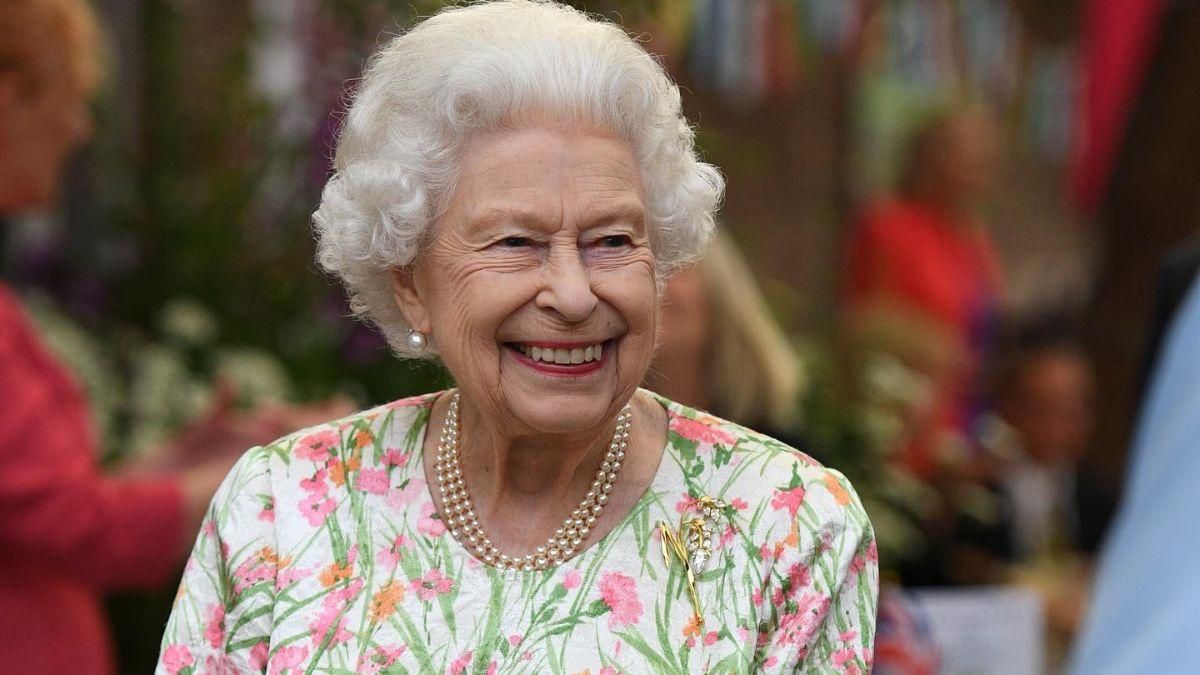 Принц Уильям и принц Чарльз поздравили королеву с 96-летием - Showbiz