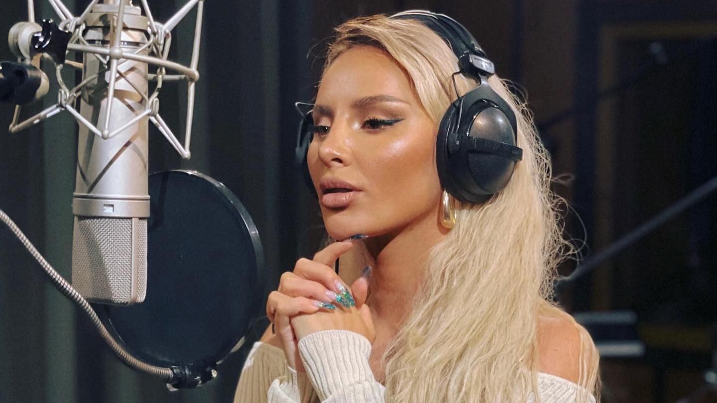 Українка Anna Asti, яка замовчала жорстоку війну, записала пісню з Кіркоровим - Showbiz Українка Anna Asti, яка замовчала жорстоку війну, записала пісню з Кіркоровим - Showbiz