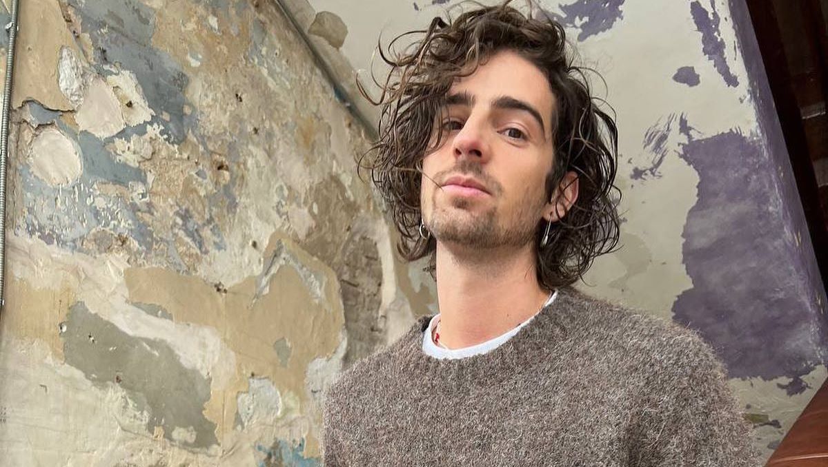 Володимир Дантес віддав свою Tesla волонтерам: "Розсікає по Києву" - Showbiz Володимир Дантес віддав свою Tesla волонтерам: "Розсікає по Києву" - Showbiz