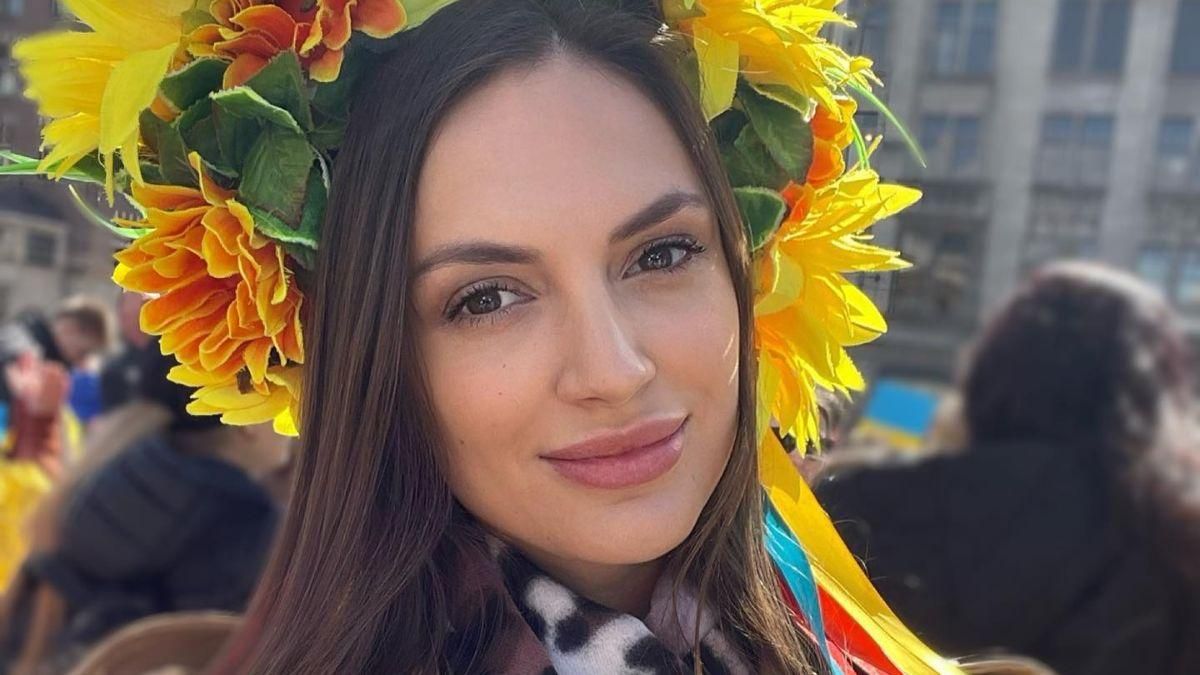 Фіналістка "Холостяка-10" співала на вулицях Амстердама: Дана Оханська збирала кошти для України - Showbiz Фіналістка "Холостяка-10" співала на вулицях Амстердама: Дана Оханська збирала кошти для України - Showbiz