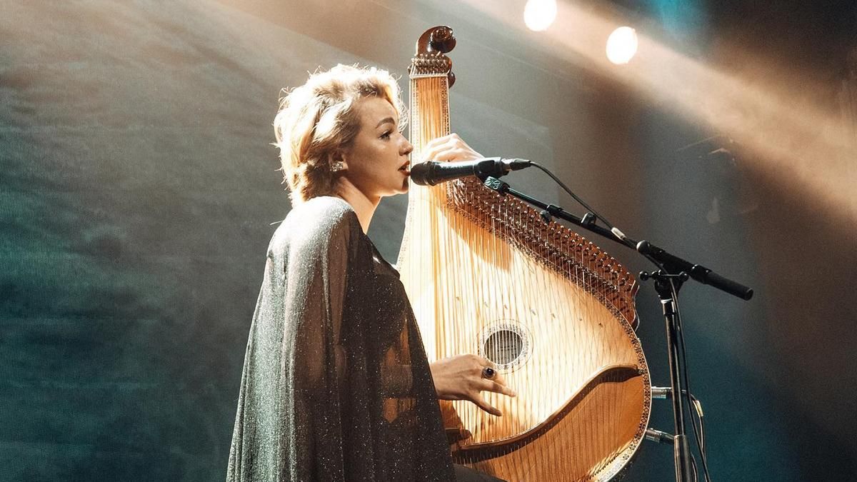 "Повыбивало окна и двери" две ракеты ударили рядом с домом бандуристки Марины Круть в Киеве - Showbiz "Повыбивало окна и двери" две ракеты ударили рядом с домом бандуристки Марины Круть в Киеве - Showbiz