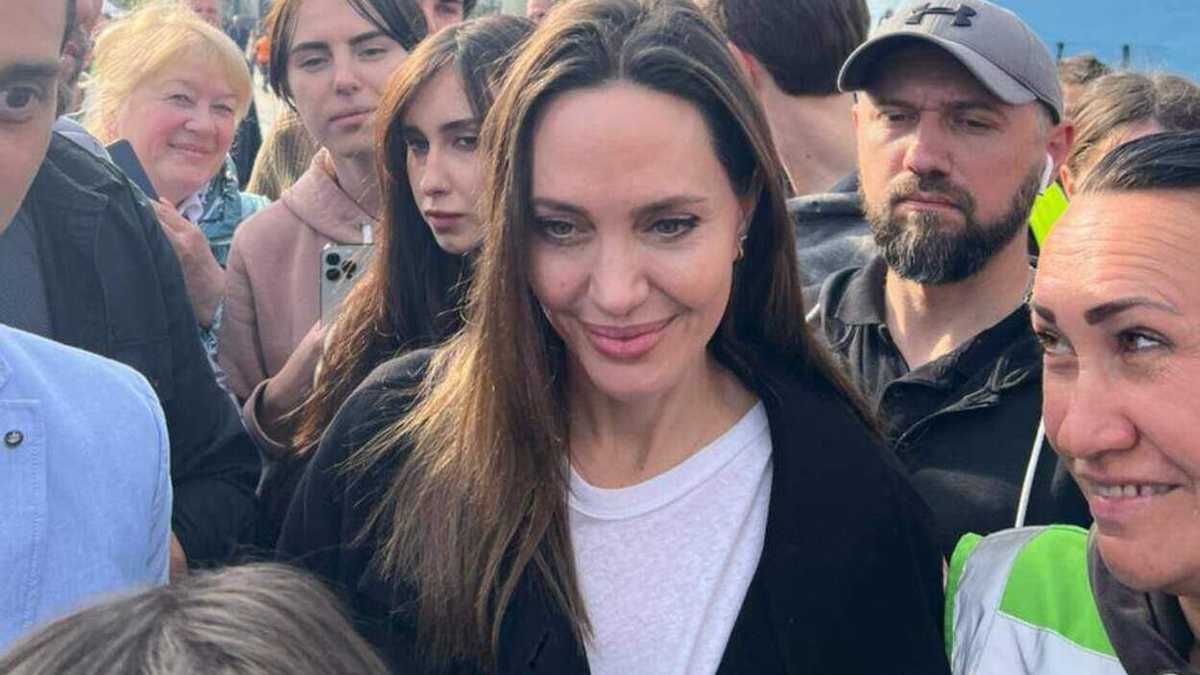 Анджеліна Джолі про свій візит до Львова  "Пишаюся стійкістю і мужністю українського народу" - Showbiz