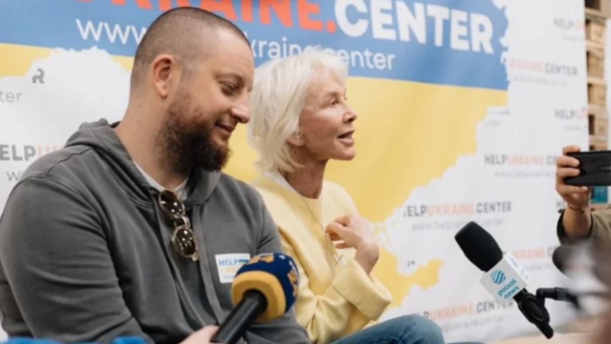 Жена Стинга Труди Стайлер приехала в Польшу к украинским беженцам - Showbiz Жена Стинга Труди Стайлер приехала в Польшу к украинским беженцам - Showbiz