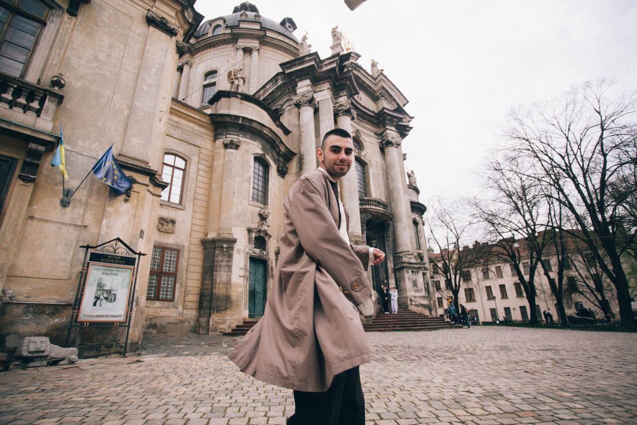 Фіналіст "Голосу країни" Віталій OKS випустив натхненний кліп до Дня Львова - Showbiz Фіналіст "Голосу країни" Віталій OKS випустив натхненний кліп до Дня Львова - Showbiz