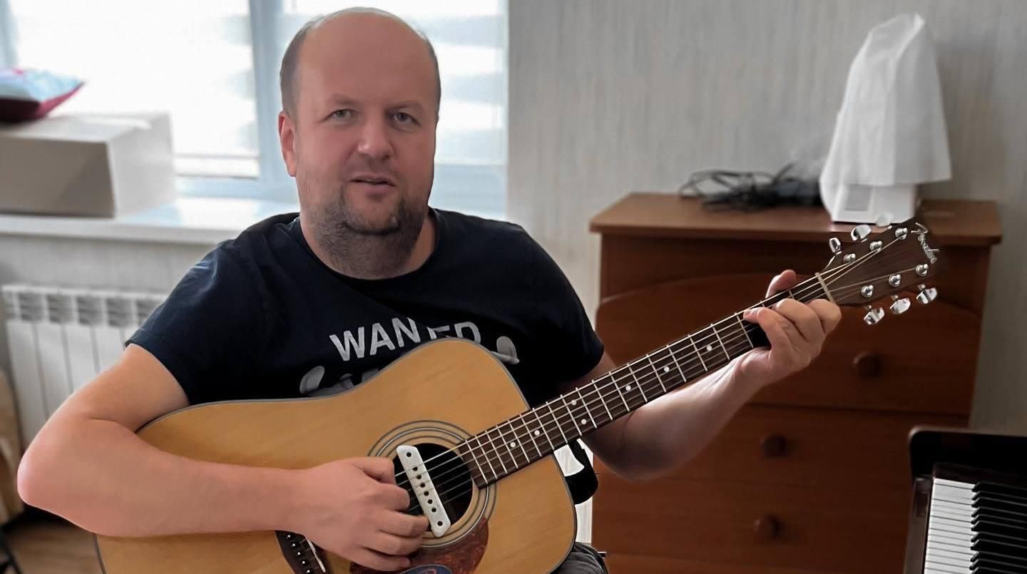 Виктор Бронюк из "ТіК" вспомнил ракетный обстрел в Виннице "Мебель изрядно затряслась" - Showbiz Виктор Бронюк из "ТіК" вспомнил ракетный обстрел в Виннице "Мебель изрядно затряслась" - Showbiz