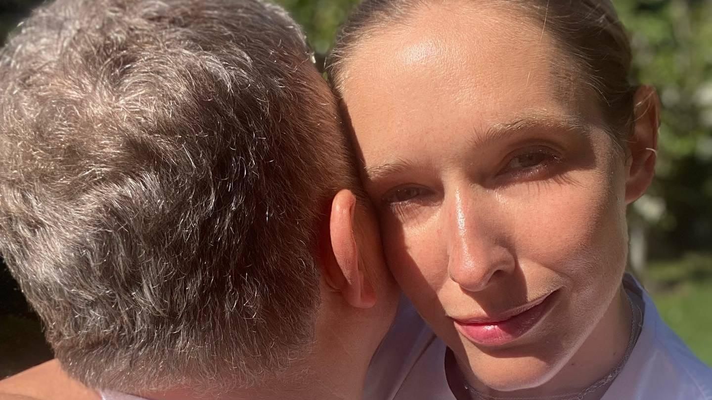 Катя Осадчая вернулась в Киев трогательное фото воссоединения с мужем - Showbiz Катя Осадчая вернулась в Киев трогательное фото воссоединения с мужем - Showbiz