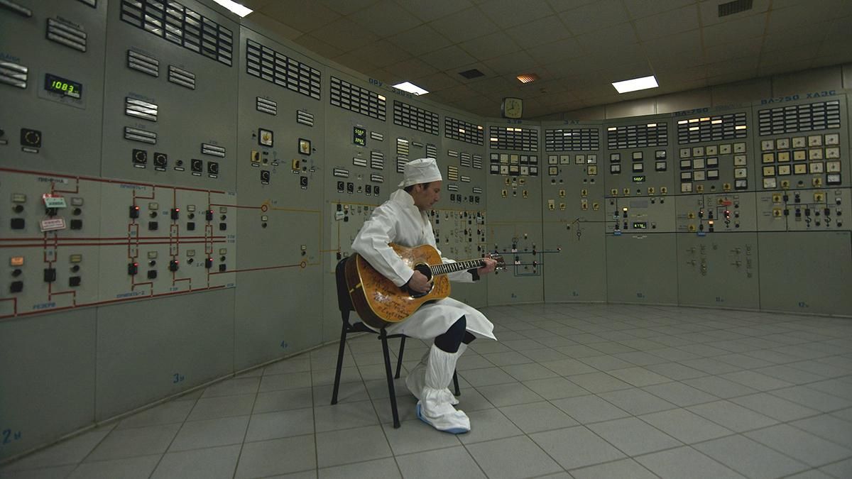 Святослав Вакарчук спел свои хиты на Чернобыльской АЭС и вспомнил о Мариуполе  фото, видео - Showbiz