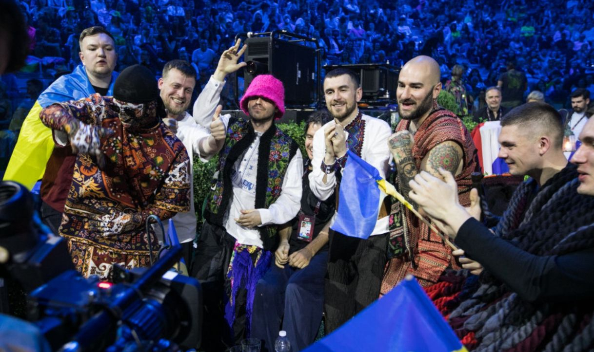 Перемога Kalush Orchestra  з'явилось відео, як музиканти святкували після Євробачення - Showbiz