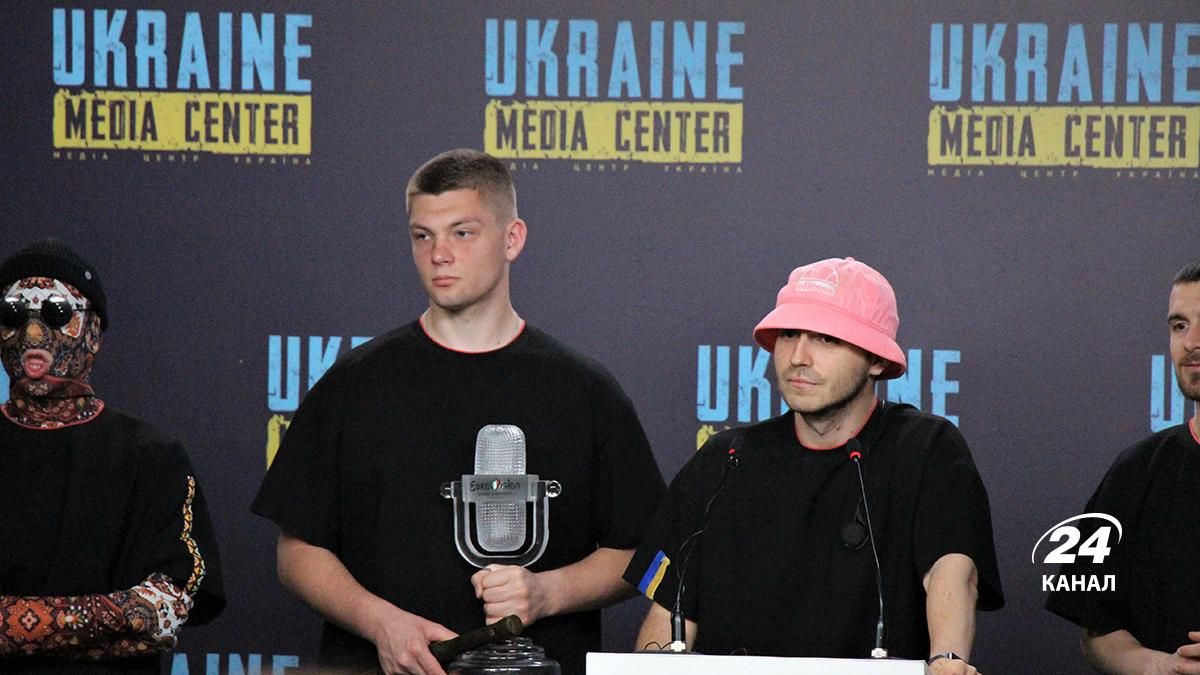 Лідер Kalush Orchestra увіковічив ім'я своєї матері у центрі Львова відео - Showbiz Лідер Kalush Orchestra увіковічив ім'я своєї матері у центрі Львова відео - Showbiz