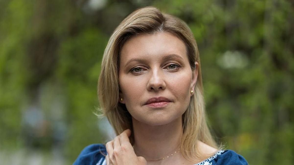 Вперше без чоловіка  Олена Зеленська щемливо привітала з Днем вишиванки - Showbiz