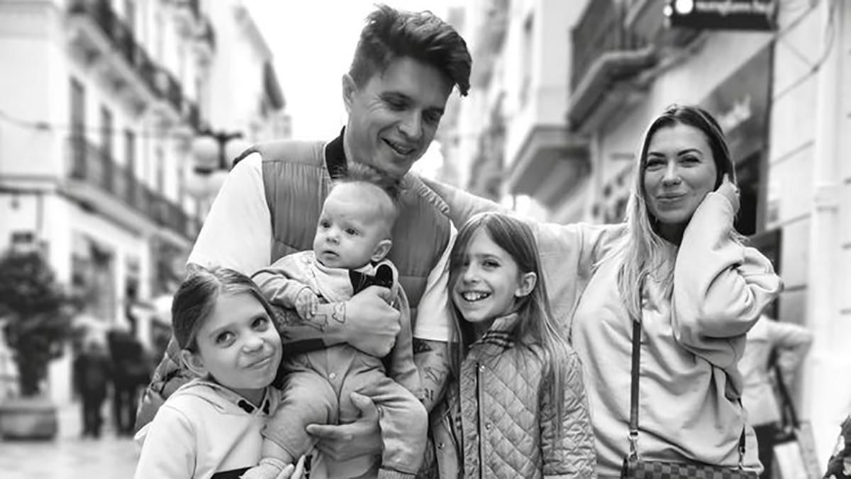 Девушки видели трупы, – Анатолич вспомнил, как с женой и детьми бежал из коттеджа под Вышгородом - Showbiz Девушки видели трупы, – Анатолич вспомнил, как с женой и детьми бежал из коттеджа под Вышгородом - Showbiz