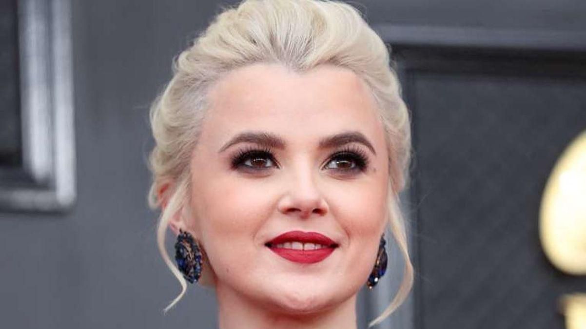 Думаю про це щодня, – Міка Ньютон, яка емігрувала до США, розповіла, чи повернеться в Україну - Showbiz Думаю про це щодня, – Міка Ньютон, яка емігрувала до США, розповіла, чи повернеться в Україну - Showbiz