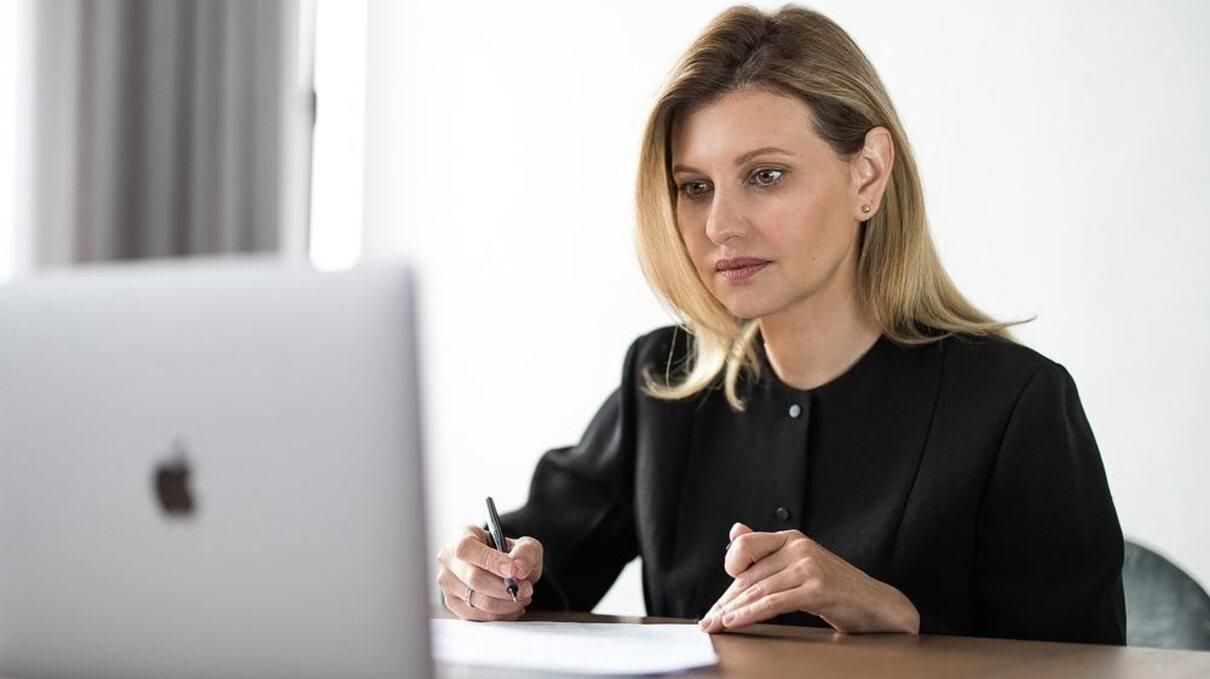 "Можемо сперечатися щодо літературних речей" чи редагує тексти чоловіка Олена Зеленська - Showbiz "Можемо сперечатися щодо літературних речей" чи редагує тексти чоловіка Олена Зеленська - Showbiz