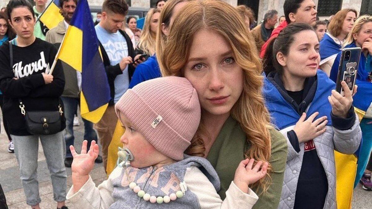 Дочь Снежаны Егоровой выехала в США  "Ни сбережений, ни плана" - Showbiz