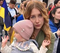 Дочь Снежаны Егоровой выехала в США: "Ни сбережений, ни плана"