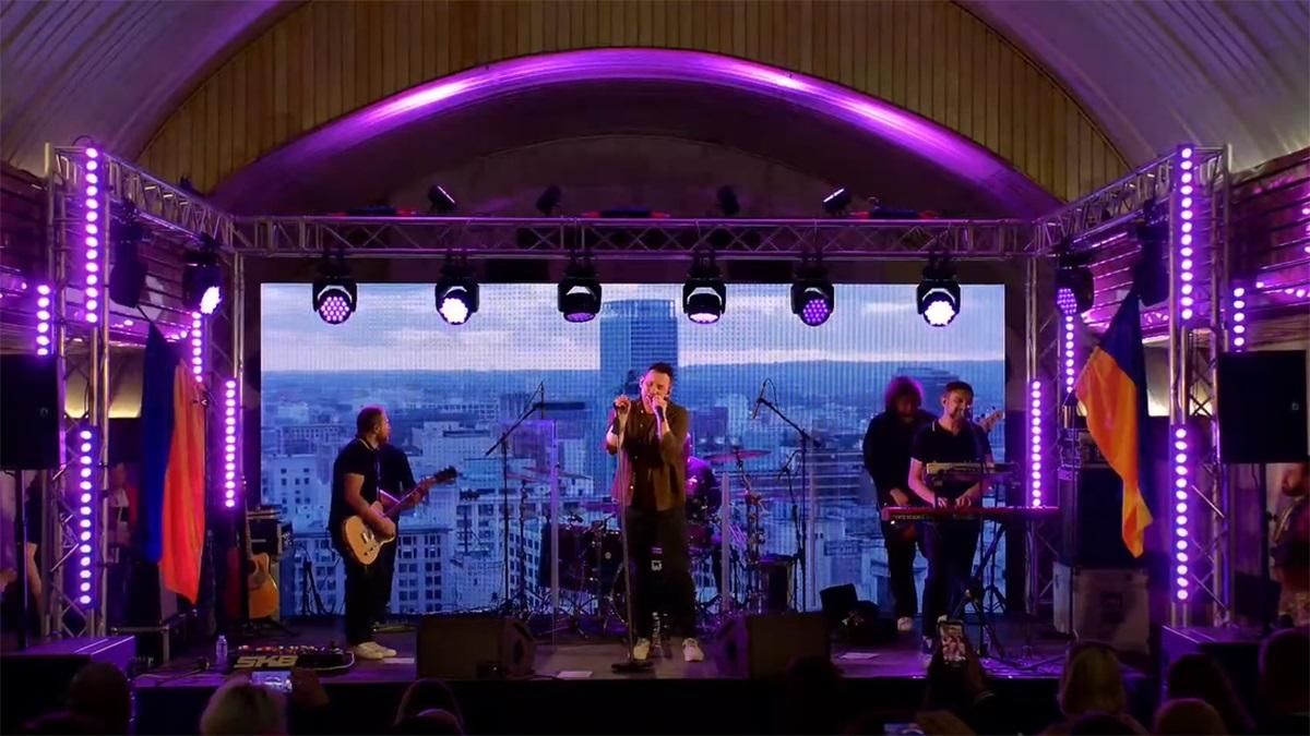 Группа "Друга Ріка" выступила в метро в Днепре сколько тысяч гривен собрали за один вечер - Showbiz Группа "Друга Ріка" выступила в метро в Днепре сколько тысяч гривен собрали за один вечер - Showbiz