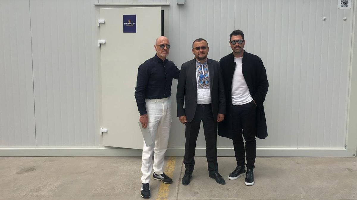 Макс Чмерковский из "Танцев" строит на Львовщине модульный городок для переселенцев видео - Showbiz Макс Чмерковский из "Танцев" строит на Львовщине модульный городок для переселенцев видео - Showbiz