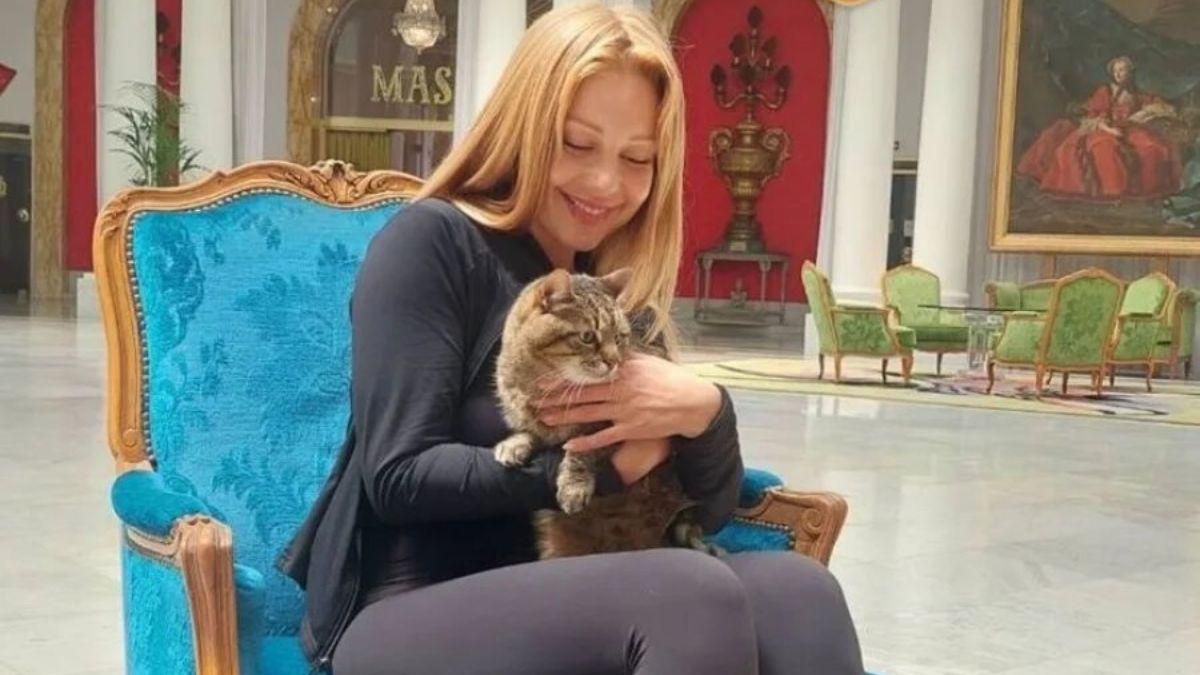 Кіт Степан у Ніцці познайомився з Тіною Кароль  фото артистки з улюбленцем публіки - Showbiz