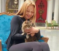 Кіт Степан у Ніцці познайомився з Тіною Кароль: фото артистки з улюбленцем публіки