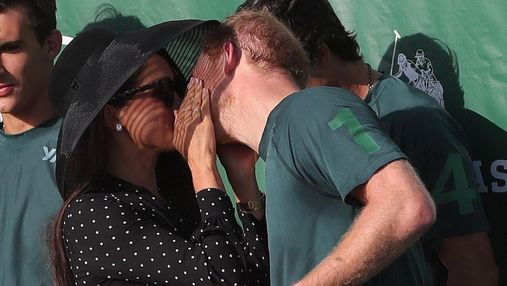 Меган Маркл повторила славнозвісний поцілунок з принцом Гаррі після гри у поло: відео