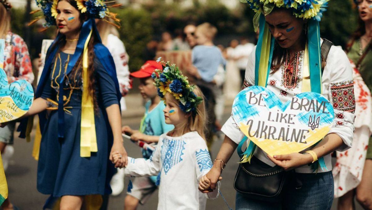 Місце України завжди було і буде у Європі, – Зеленська про Марші вишиванок у Празі та Лондоні - Showbiz
