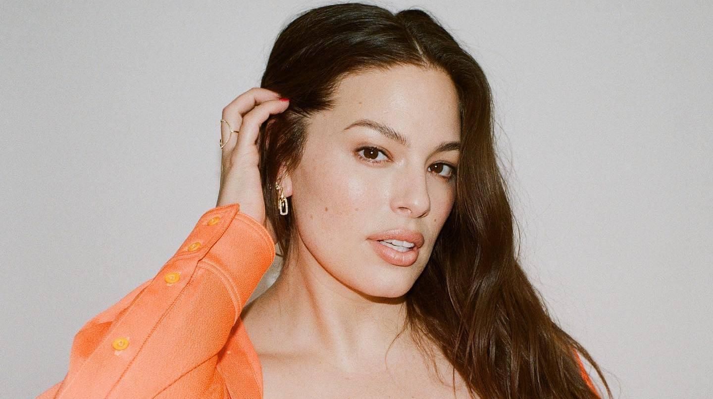 Били по щекам, чтобы привести в чувство, – Эшли Грэм чуть не умерла во время домашних родов - Showbiz Били по щекам, чтобы привести в чувство, – Эшли Грэм чуть не умерла во время домашних родов - Showbiz