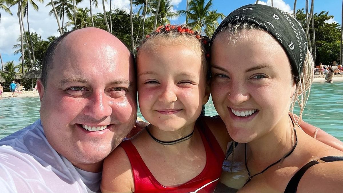 Юрій Ткач пояснив, чому лише на третій тиждень війни вивіз сім'ю за кордон - Showbiz Юрій Ткач пояснив, чому лише на третій тиждень війни вивіз сім'ю за кордон - Showbiz