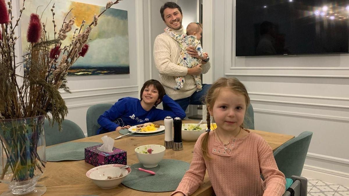 Жена уже нашла работу, – Сергей Притула рассказал, где сейчас его семья - Showbiz Жена уже нашла работу, – Сергей Притула рассказал, где сейчас его семья - Showbiz