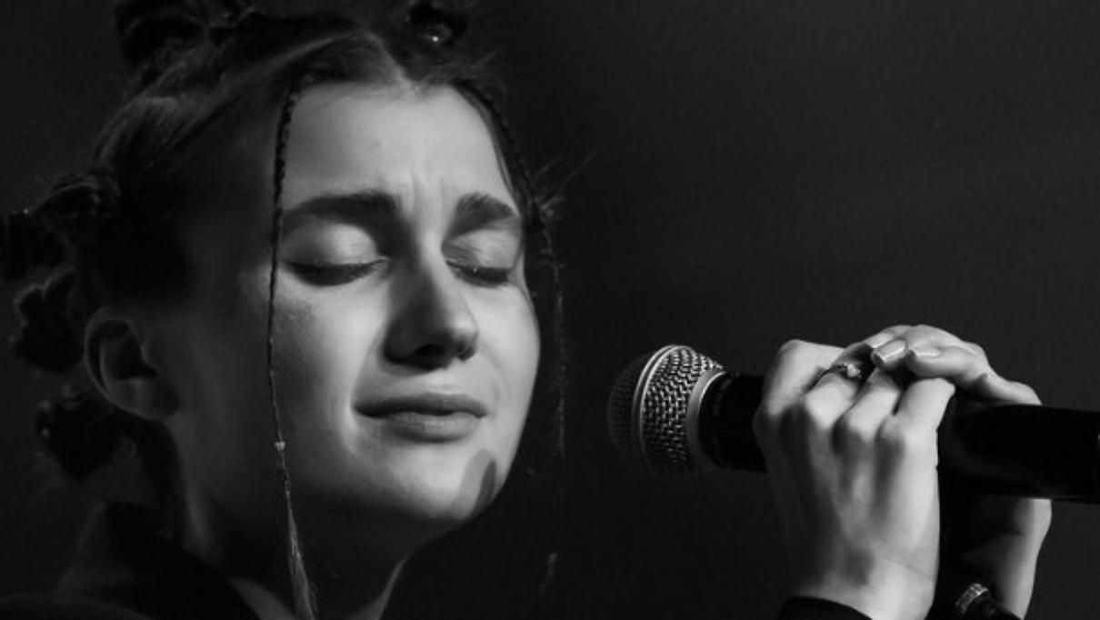 Jerry Heil выпустила хит о разрушенном Счастье и расстрелянной "Мрии" трек берет за душу - Showbiz Jerry Heil выпустила хит о разрушенном Счастье и расстрелянной "Мрии" трек берет за душу - Showbiz