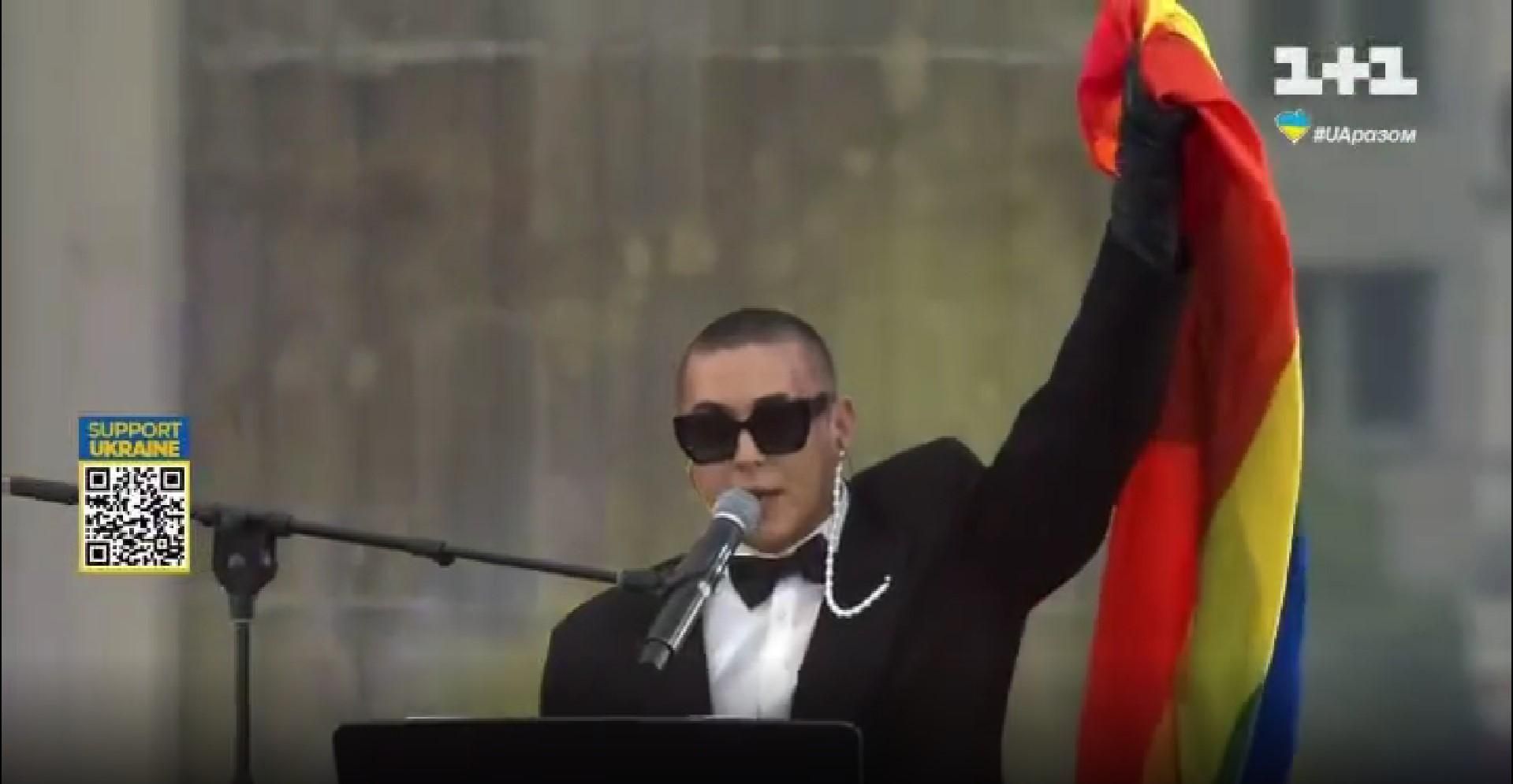 MELOVIN підняв прапор ЛГБТ на телемарафоні в Берліні  Україна – сучасна та демократична держава - Showbiz