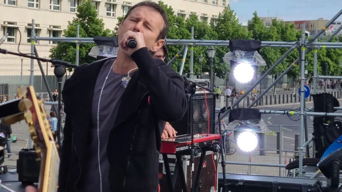 Святослав Вакарчук на концерте в Берлине "Нам нужно освободить всех защитников Мариуполя" - Showbiz Святослав Вакарчук на концерте в Берлине "Нам нужно освободить всех защитников Мариуполя" - Showbiz