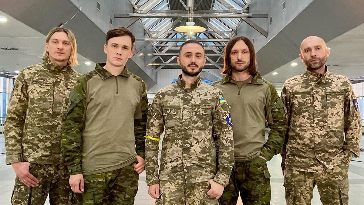 Группа "Антитела" спела на Save Ukraine — #StopWar с вокзала в Киеве видео до мурашек - Showbiz Группа "Антитела" спела на Save Ukraine — #StopWar с вокзала в Киеве видео до мурашек - Showbiz