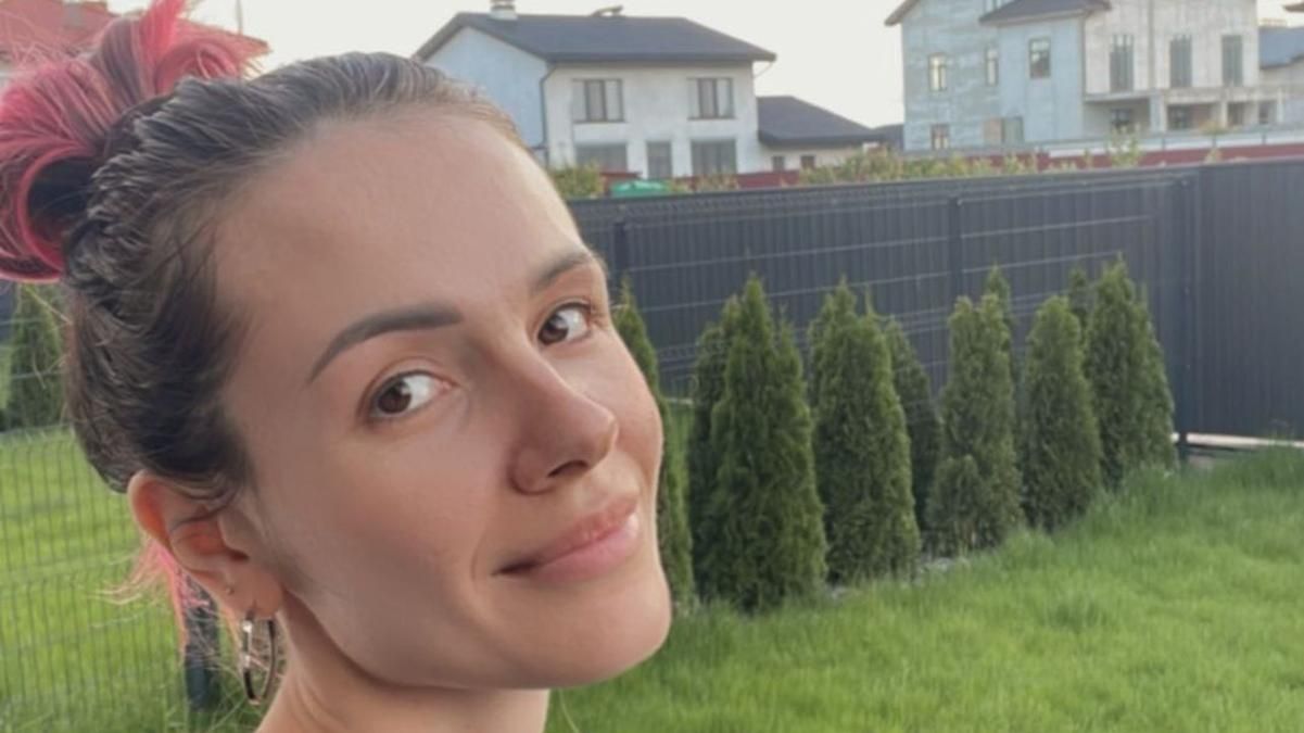 Плачу и благодарю Бога, – MamaRika вернулась в дом под Гостомелем, где ее застала война - Showbiz Плачу и благодарю Бога, – MamaRika вернулась в дом под Гостомелем, где ее застала война - Showbiz