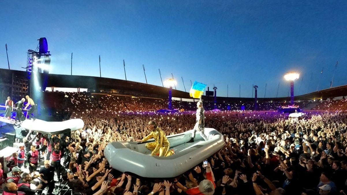 Легендарні Rammstein підтримали Україну  на концерті розгорнули синьо-жовтий прапор - Showbiz