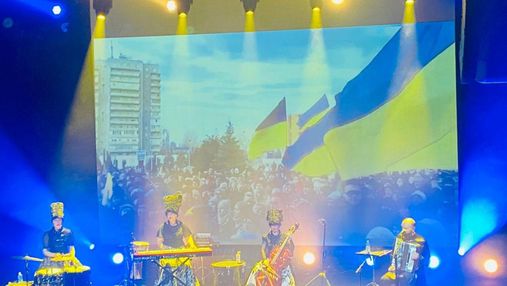 Біль і розпач України: "ДахаБраха" на концерті показав відео зруйнованих Бородянки та Маріуполя