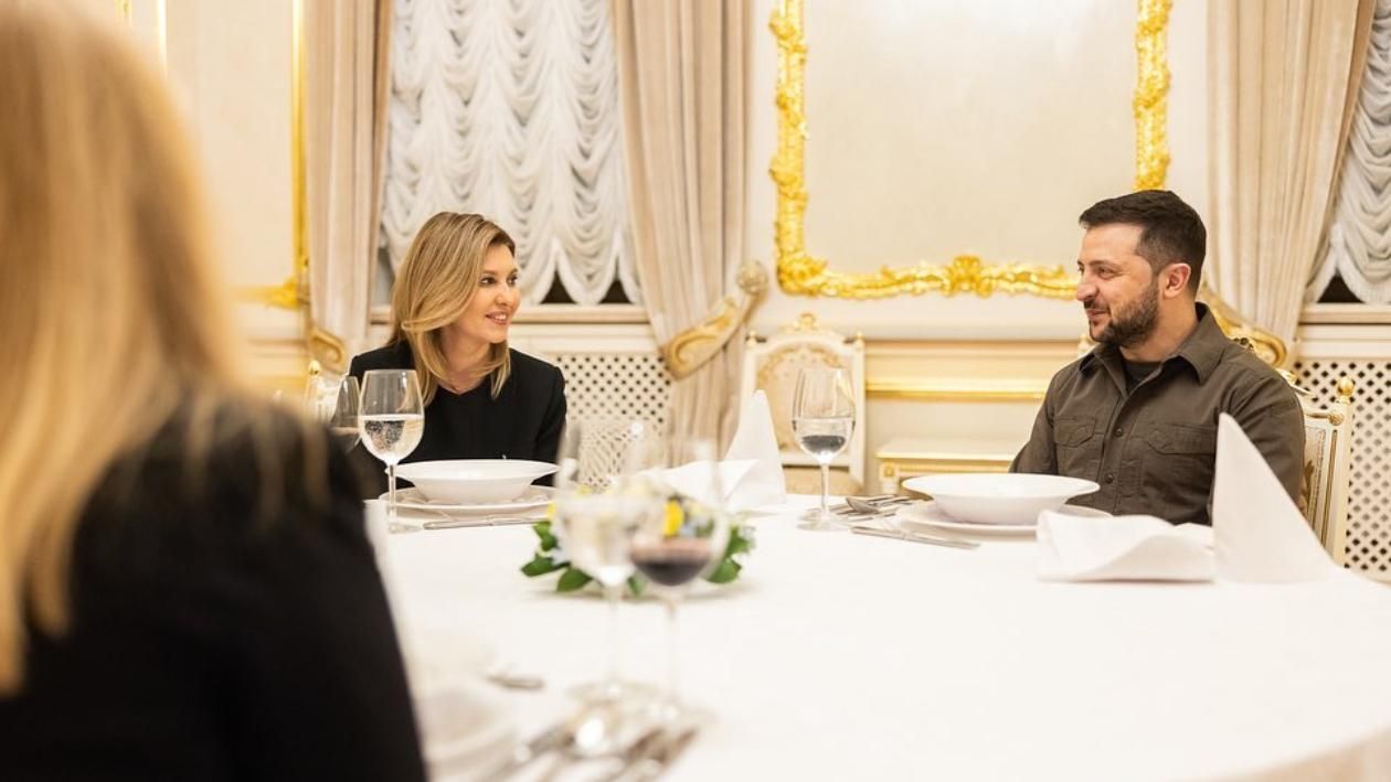 "Сколько любви в глазах мужа" подписчики любуются Зеленскими на официальной встрече - Showbiz "Сколько любви в глазах мужа" подписчики любуются Зеленскими на официальной встрече - Showbiz