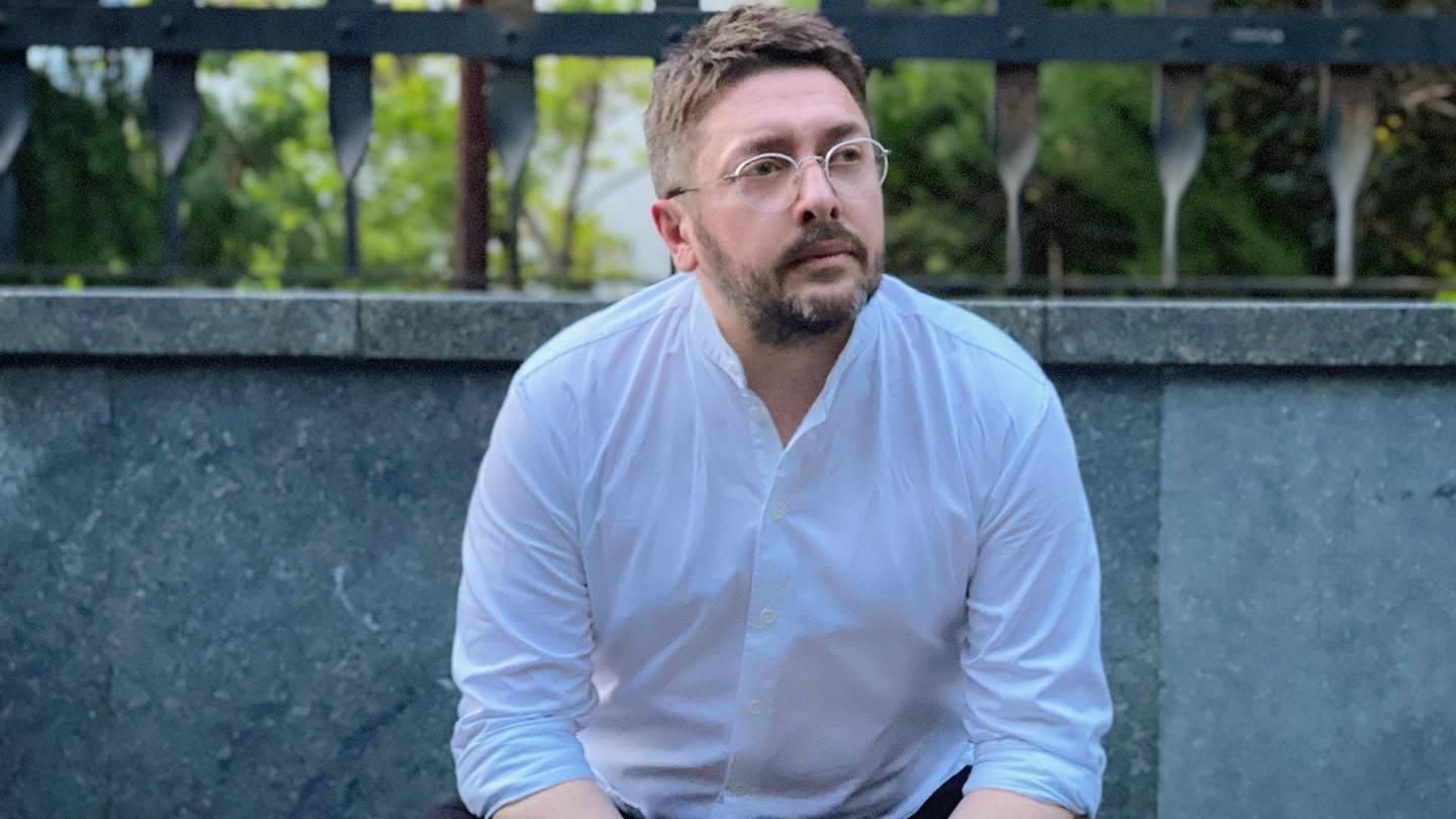 Ведучий Суханов пояснив, чому досі не позбувся російського паспорта "Хотів його спалити" - Showbiz Ведучий Суханов пояснив, чому досі не позбувся російського паспорта "Хотів його спалити" - Showbiz