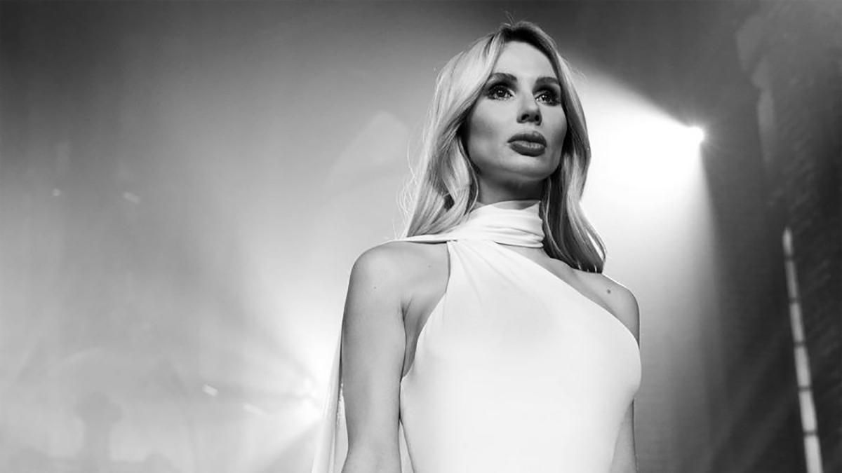 "Сльози на очах і мурашки" ексгастролерка Лобода на 100 день війни випустила "Молитву" - Showbiz "Сльози на очах і мурашки" ексгастролерка Лобода на 100 день війни випустила "Молитву" - Showbiz