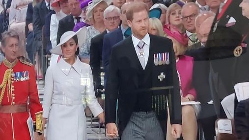 Меган Маркл та принц Гаррі приєднались до королівської сім'ї на святкову службу: відео