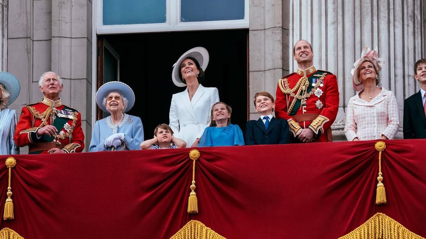 Світові зірки й королівська сім'я якою була грандіозна платинова вечірка на честь Єлизавети II - Showbiz Світові зірки й королівська сім'я якою була грандіозна платинова вечірка на честь Єлизавети II - Showbiz